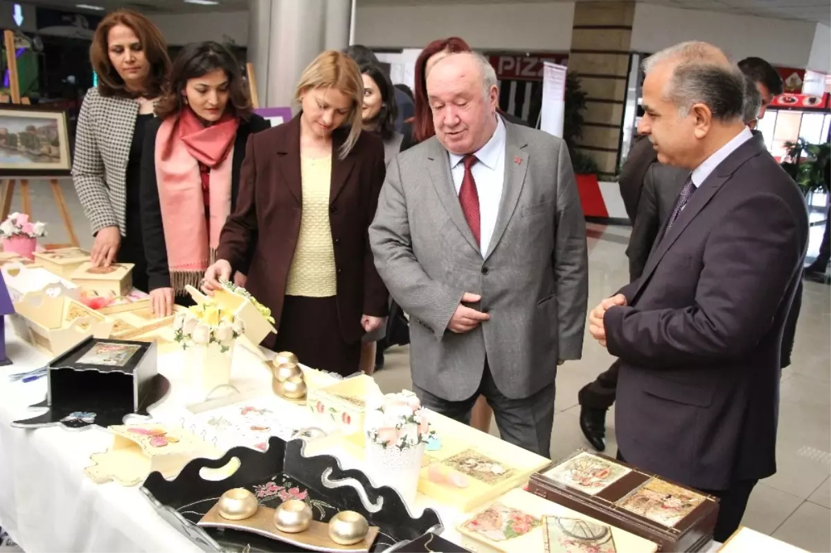 Kadın Konuk Evi Sakinlerinin El Emekleri Sergilendi