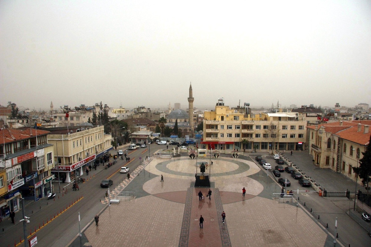 Kilis\'te Kum Fırtınası, Adana\'da Çamur Yağmuru
