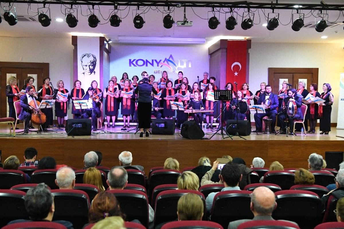 Konyaaltı Belediyesi Tsm Kadınlar Korosu\'ndan Konser
