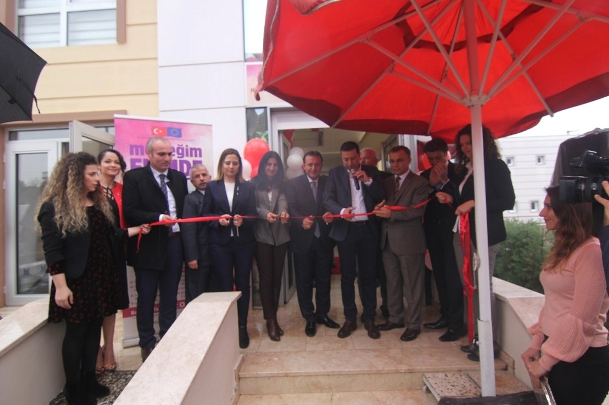 Menderes\'te Hayat Boyu Öğrenme Merkezi Açıldı