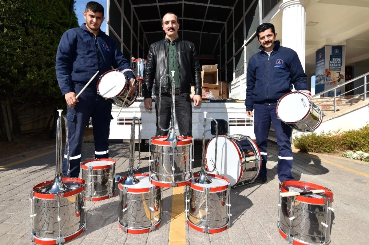 Muratpaşa Belediyesi\'nden Bando Müzik Aletleri Yardımı