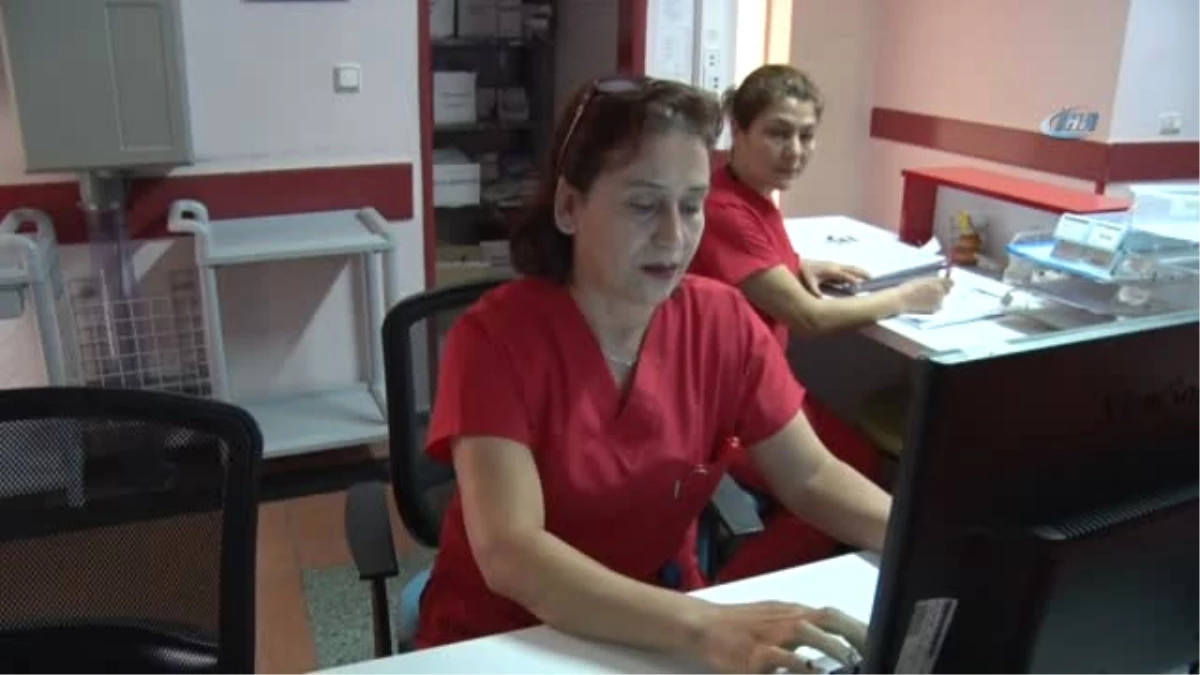 Necat Hepkon Devlet Hastanesi Çalışanları Kırımızı Rengi Tercih Eti