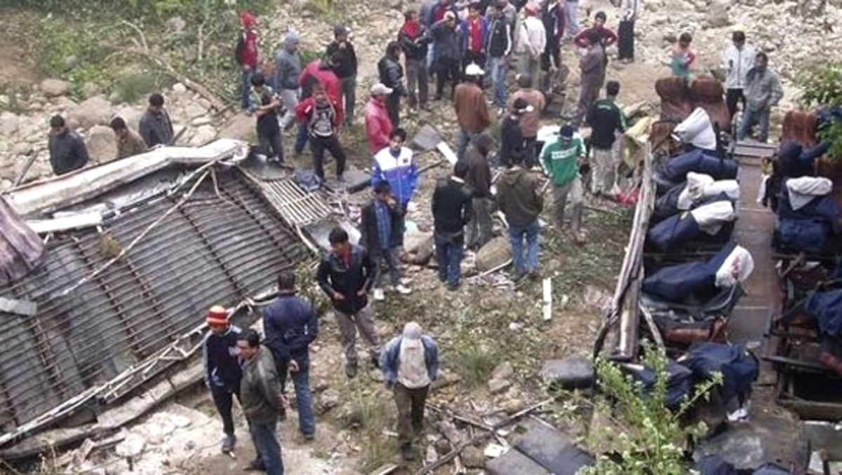 Nepal\'de Otobüs Kazası: 26 Ölü