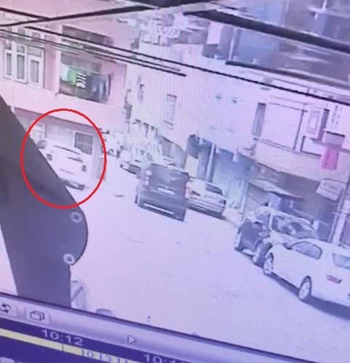 Direksiyonu Kilitlenen Araç Eve Böyle Çarptı