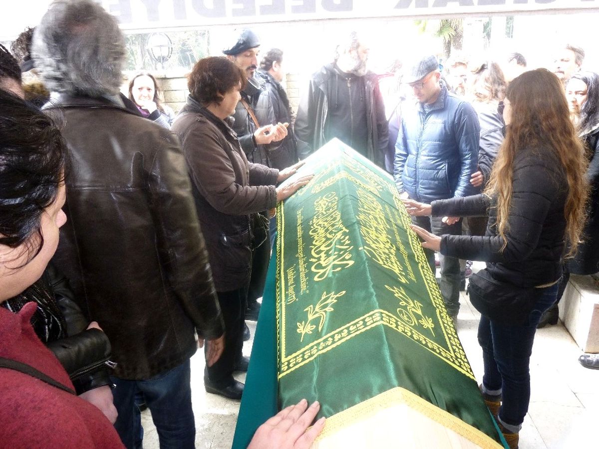 Sahte İçkiden Hayatını Kaybeden Dövmeci Son Yolculuğuna Uğurlandı