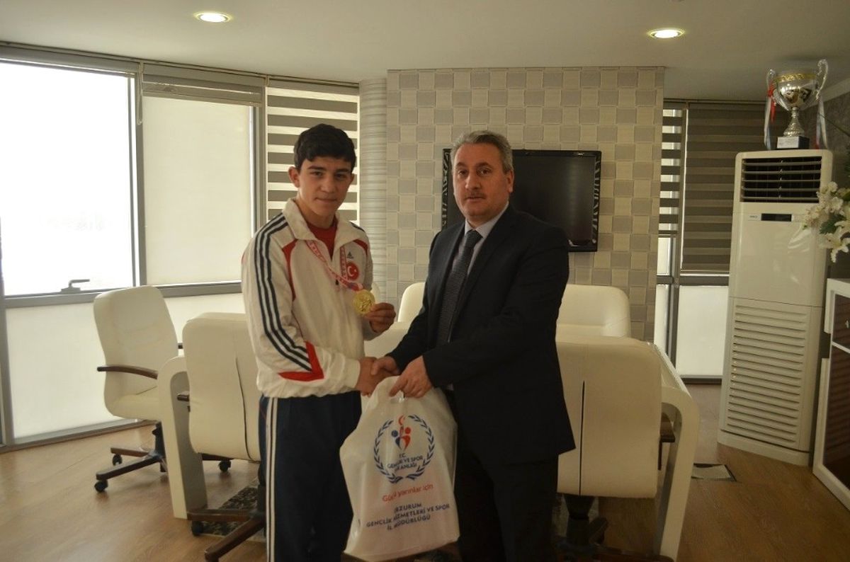 Şampiyon Korkmaz\'dan, Gençlik Hizmetleri ve Spor İl Müdürlüğü\'ne Ziyaret