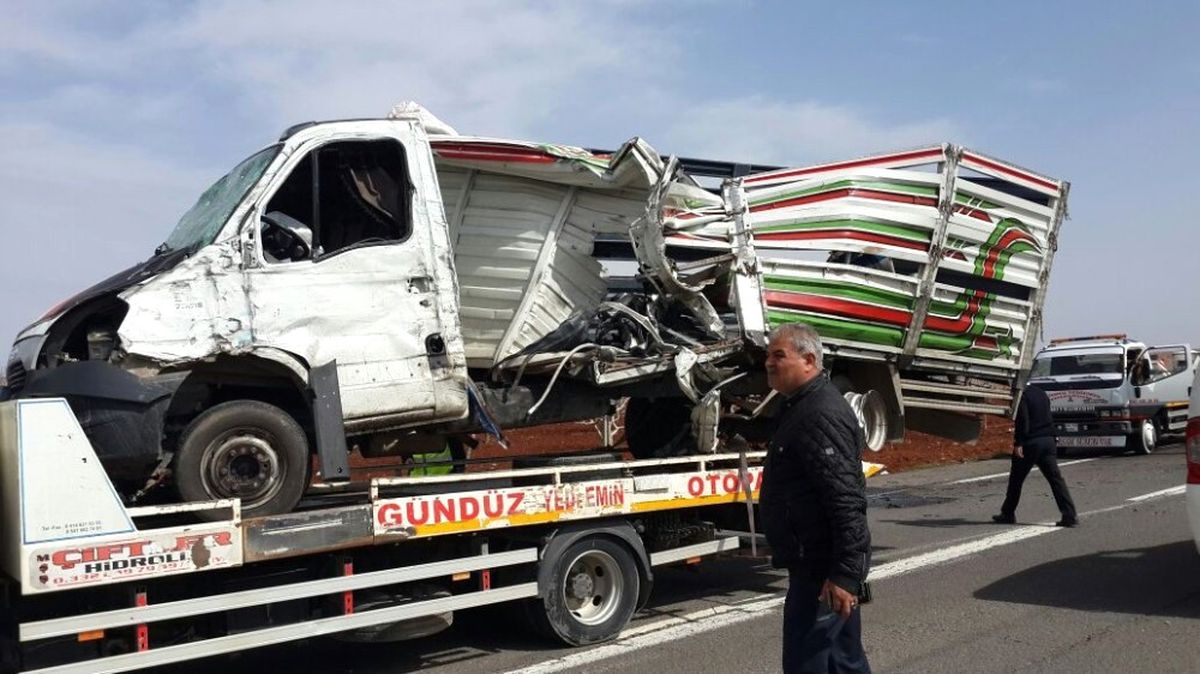 Şanlıurfa\'da Trafik Kazası: 1 Ölü, 4 Yaralı