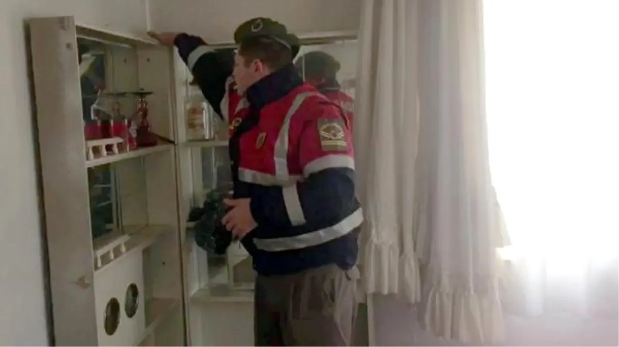 Şarköy\'de Sahte Rakı ile Esrar Ele Geçirildi