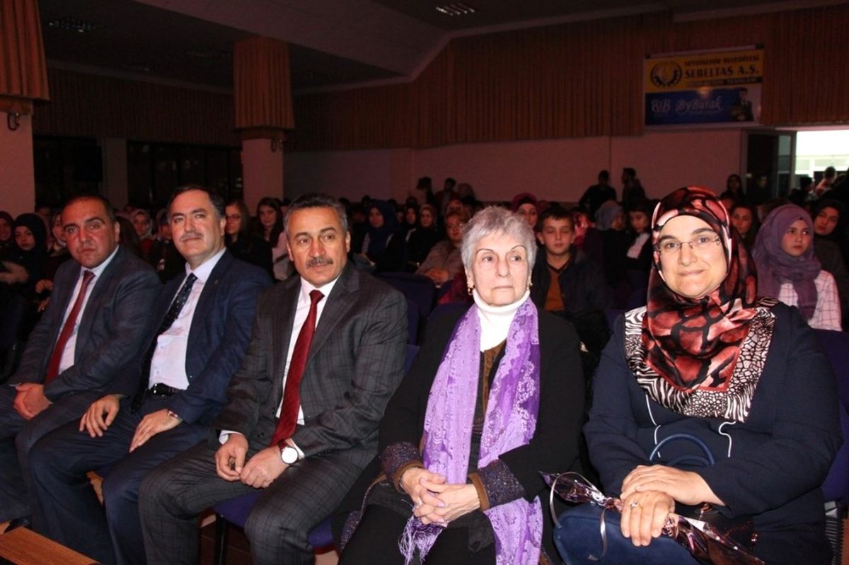 Selma Argon Dedesi M. Akif Ersoy\'u Anlattı