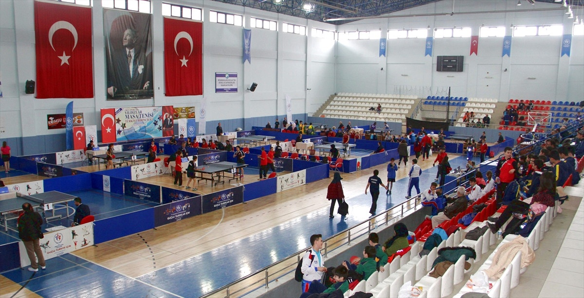 Sinop\'ta Masa Tenisi Müsabakaları