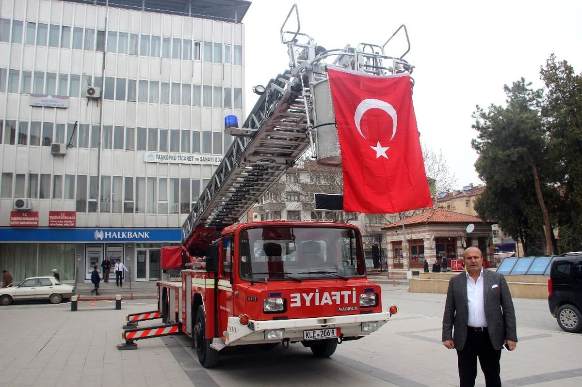 Taşköprü\'ye 32 Metre Merdivenli İtfaiye Aracı