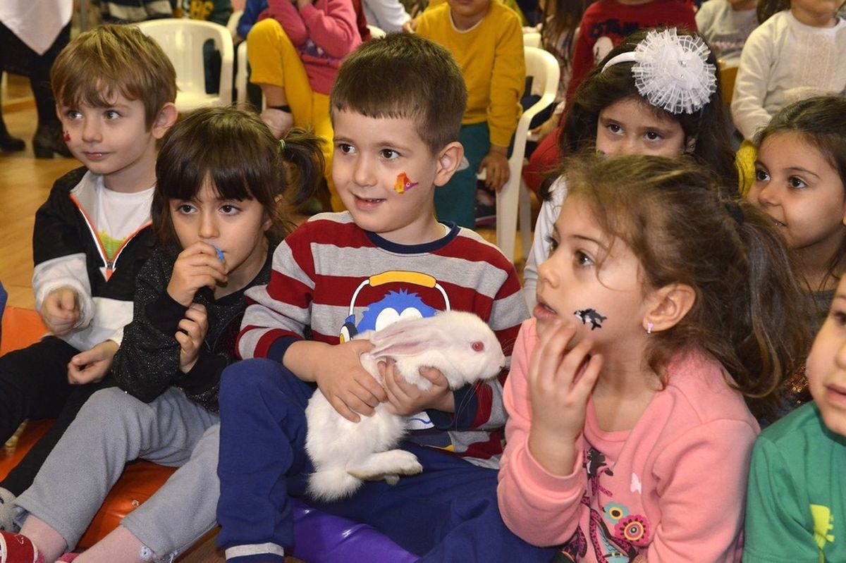 Tepebaşı\'nda Çocuklara Hayvan Sevgisi Aşılanıyor