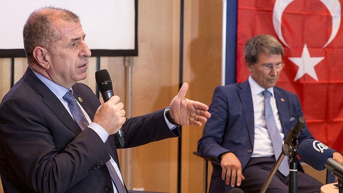 Ümit Özdağ ve Yusuf Halaçoğlu\'nun Konferansında Gergin Anlar