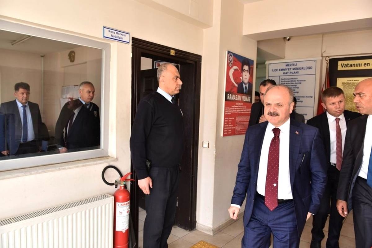 Vali Çakacak, Mezitli İlçe Emniyet Müdürlüğü\'nde İncelemelerde Bulundu