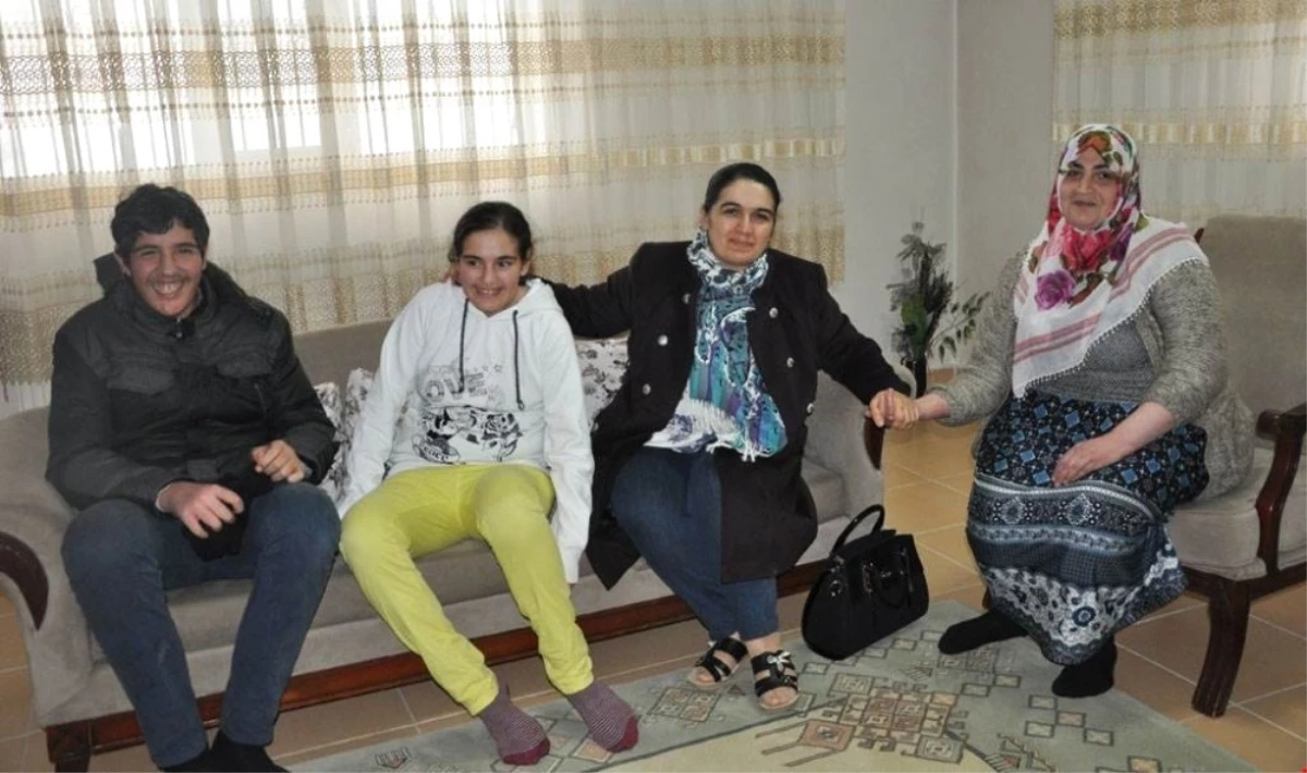Vali Yavuz\'un Eşinden Engelli Ailelerine Ziyaret