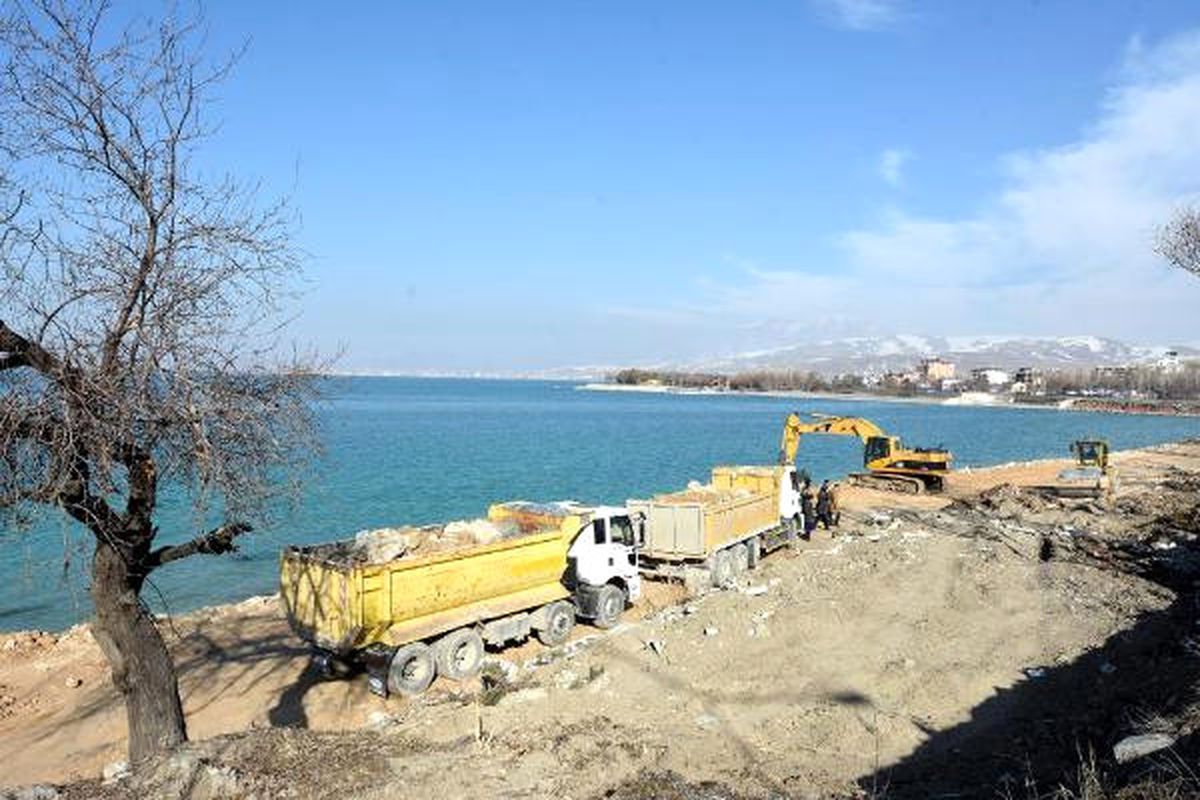 Van Gölü Plajlarının Düzenlenmesine Başlandı