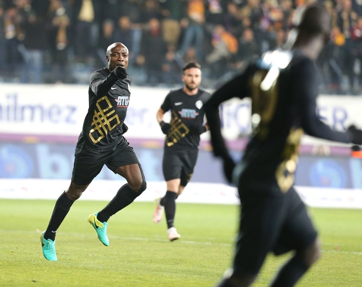 Webo, Bursaspor\'u Seviyor