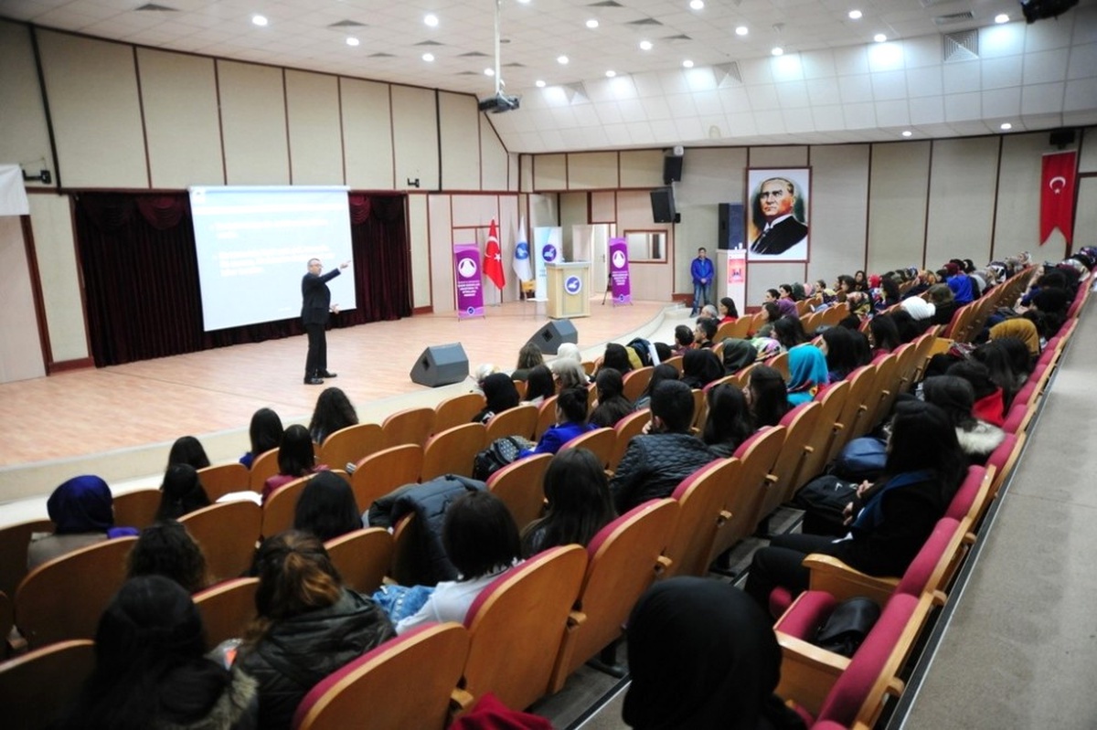 Yyü\'de "İletişimle Kazandıklarımız, Kaybettiklerimiz" Konferansı