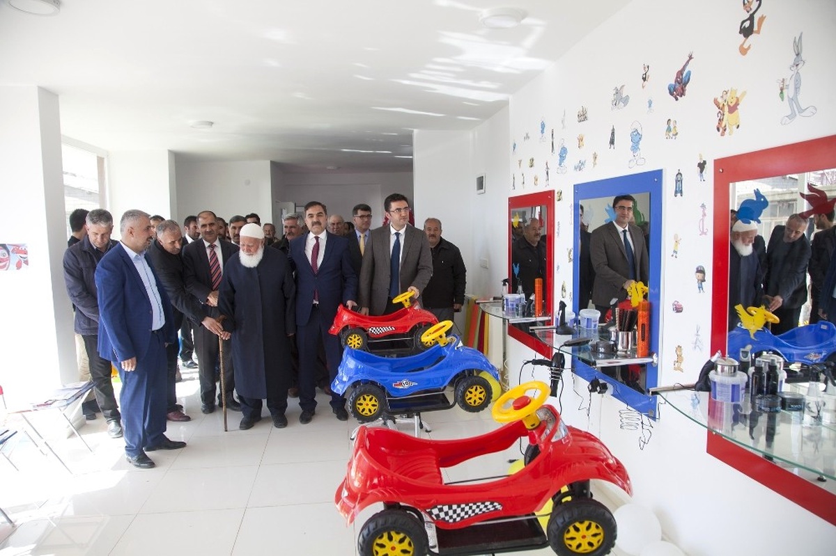 Ahlat\'ta "Çocuk ve Erkek Berber Salonu" Açıldı