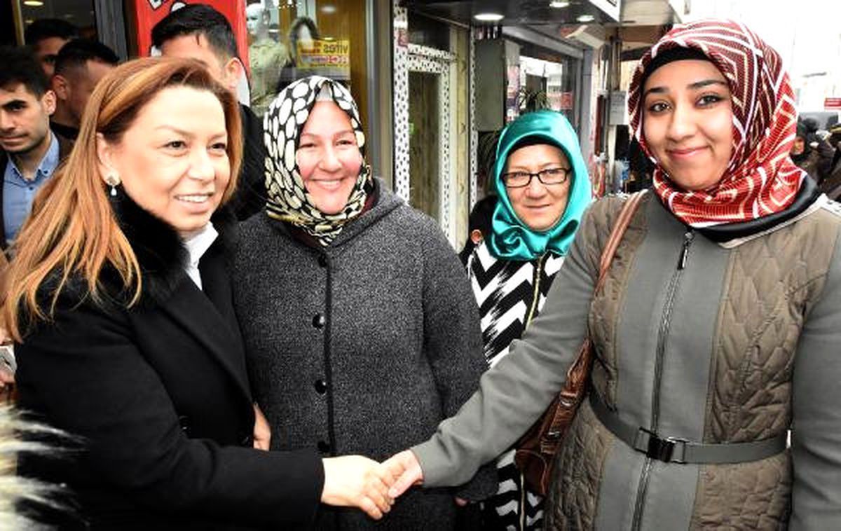 Ak Partili Çalık Van\'da Referandum Çalışması Yaptı