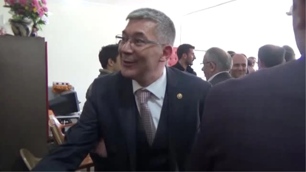 Ak Partili Milletvekilini "Bozkurt" Işaretiyle Uğurladılar