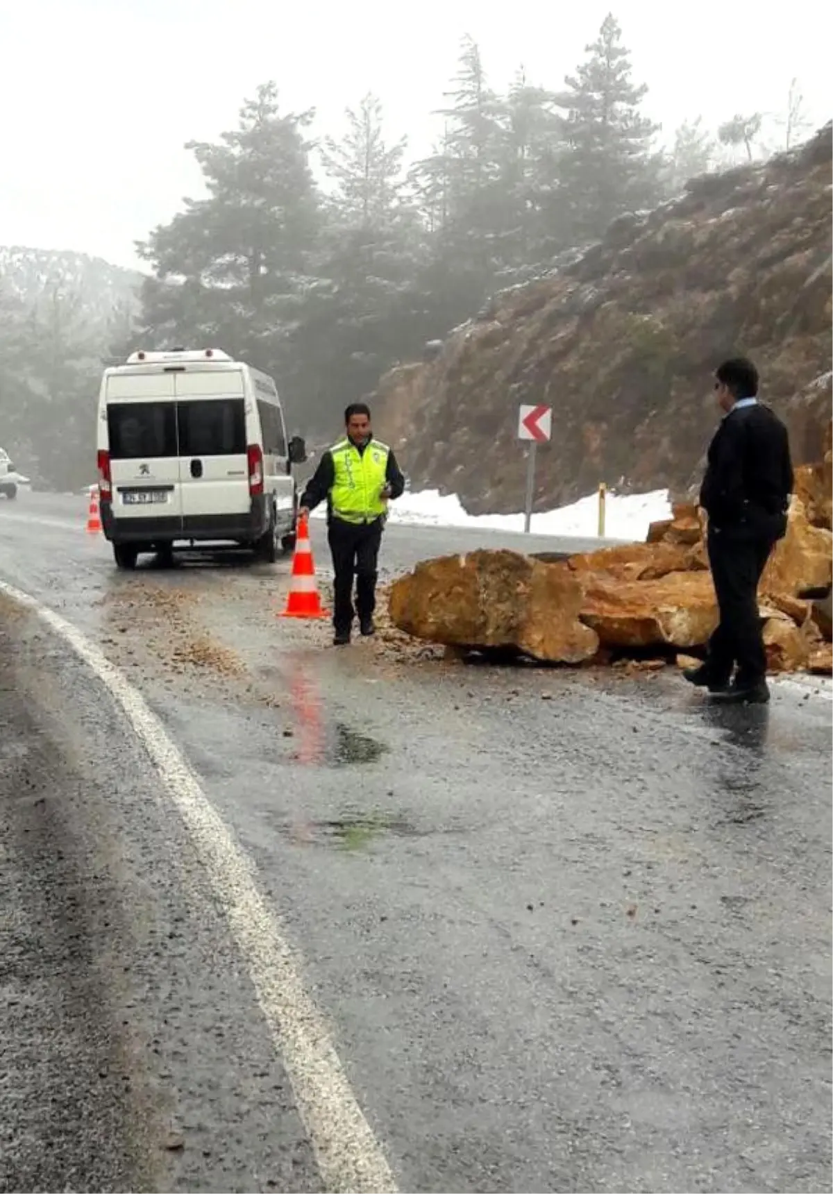 Akseki-Seydişehir Yolunda Heyelan