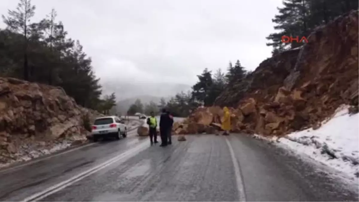 Antalya Akseki-Seydişehir Yolunda Heyelan