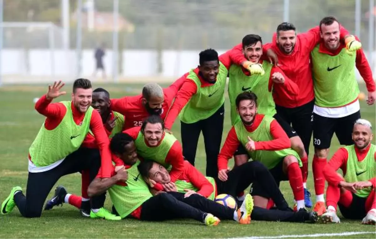 Antalyaspor Rize\'ye 4 Eksikle Gidiyor