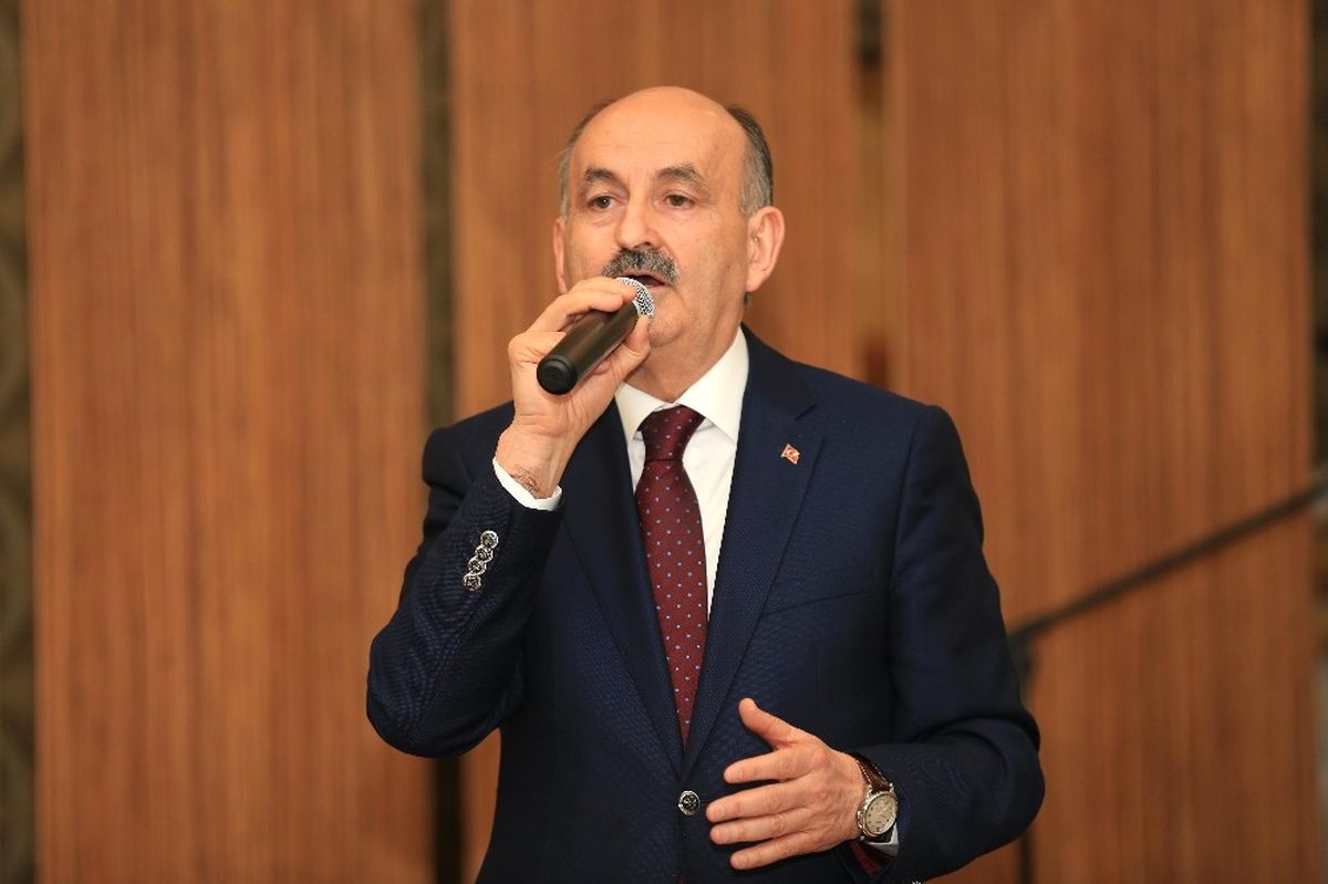Bakan Müezzinoğlu: "Ey CHP\'li Kardeşlerim, Atatürk\'ün Gölgesine Öyle Yan Gelip de Yatarak Bu İşler...
