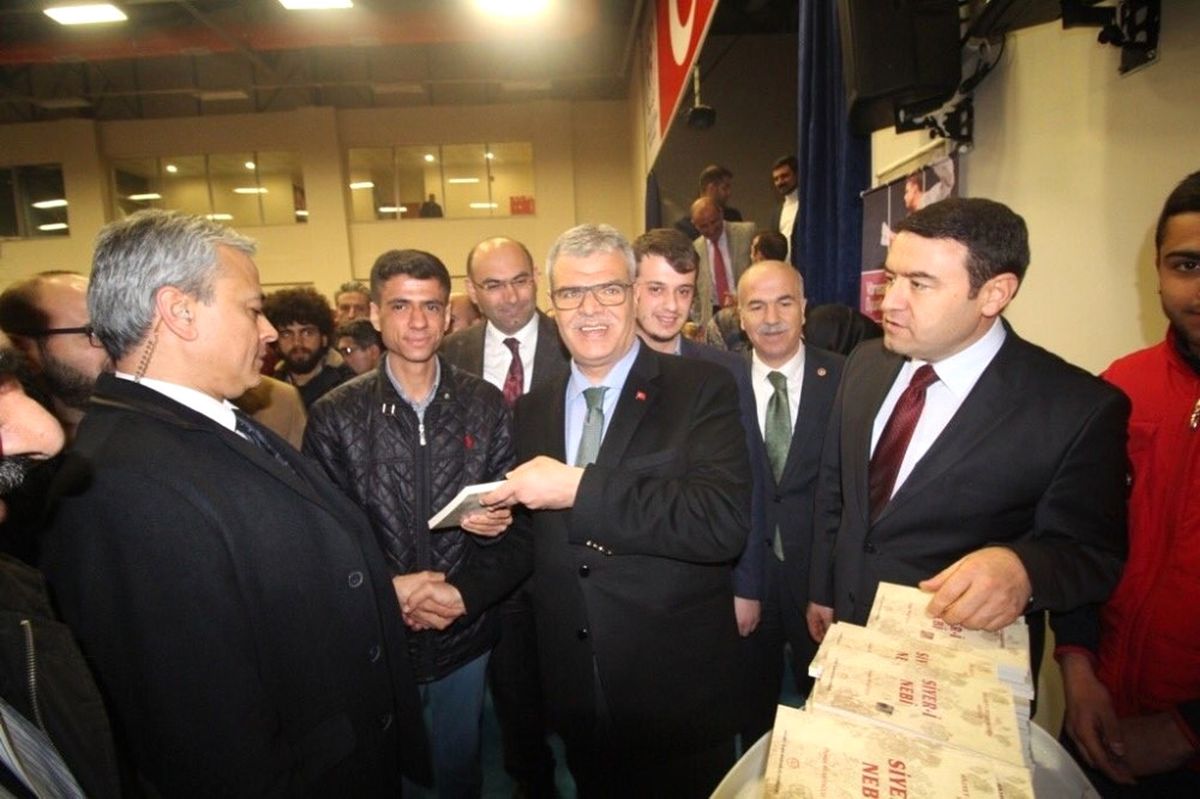 Başbakan Yardımcısı Kaynak, Üniversiteli Gençlere "Başkanlık ve Parlamenter Sistem" Konferans Verdi