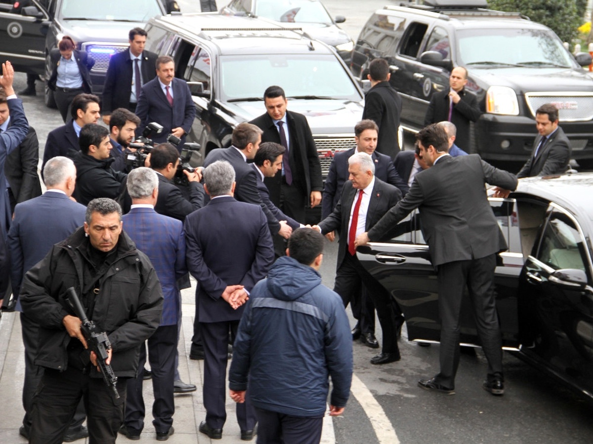 Dha İstanbul - Başbakan Yıldırım, Belediye ve AK Parti İlçe Başkanlarıyla Görüştü