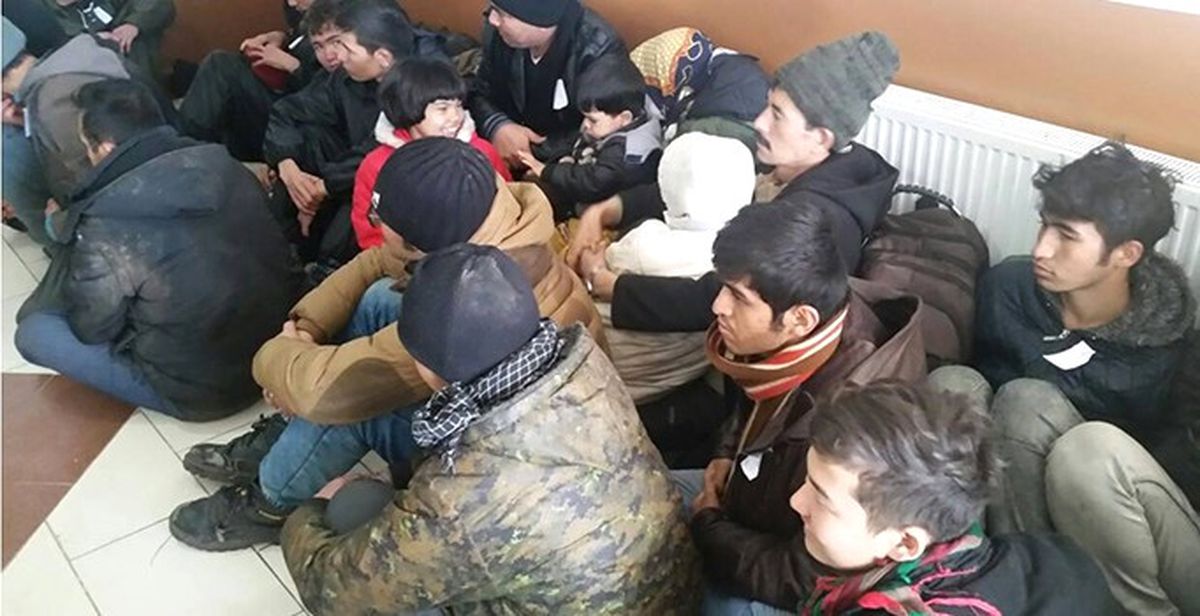 Ege Denizi\'nde Yasa Dışı Geçişler