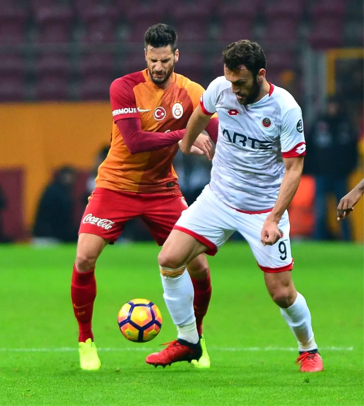 Galatasaray\'da Hakan Balta da Sakatlar Kervanına Katıldı