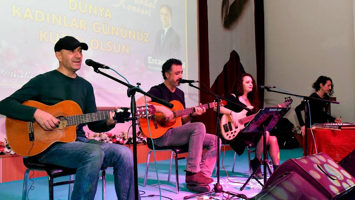 Gümüşhane\'de Grup Abdal Konser Verdi