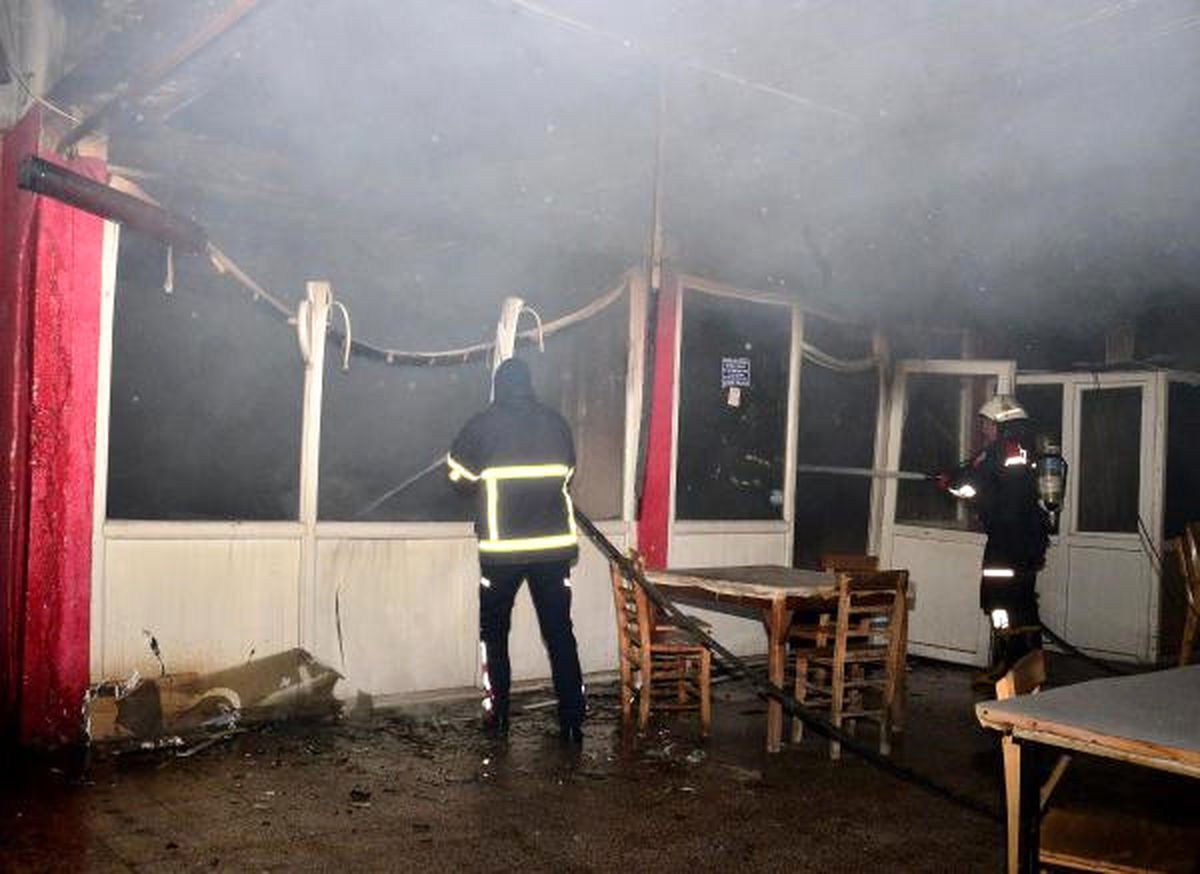 Kahvede Yangın Hasar Gördü
