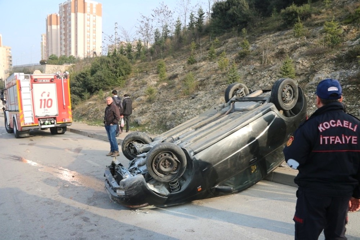Kaldırma Çıkan Otomobil Takla Attı: 2 Yaralı