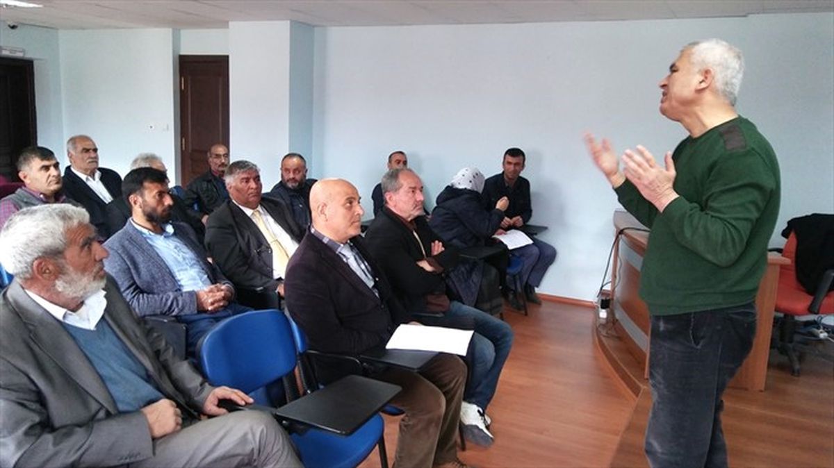 Kale\'de Çiftçilere Yönelik Eğitim Toplantısı