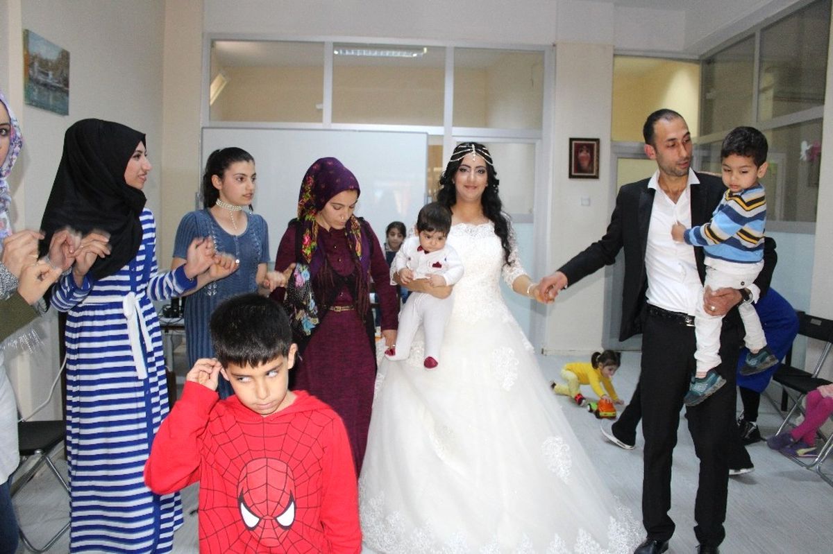 25 Kadın 1 Düğün