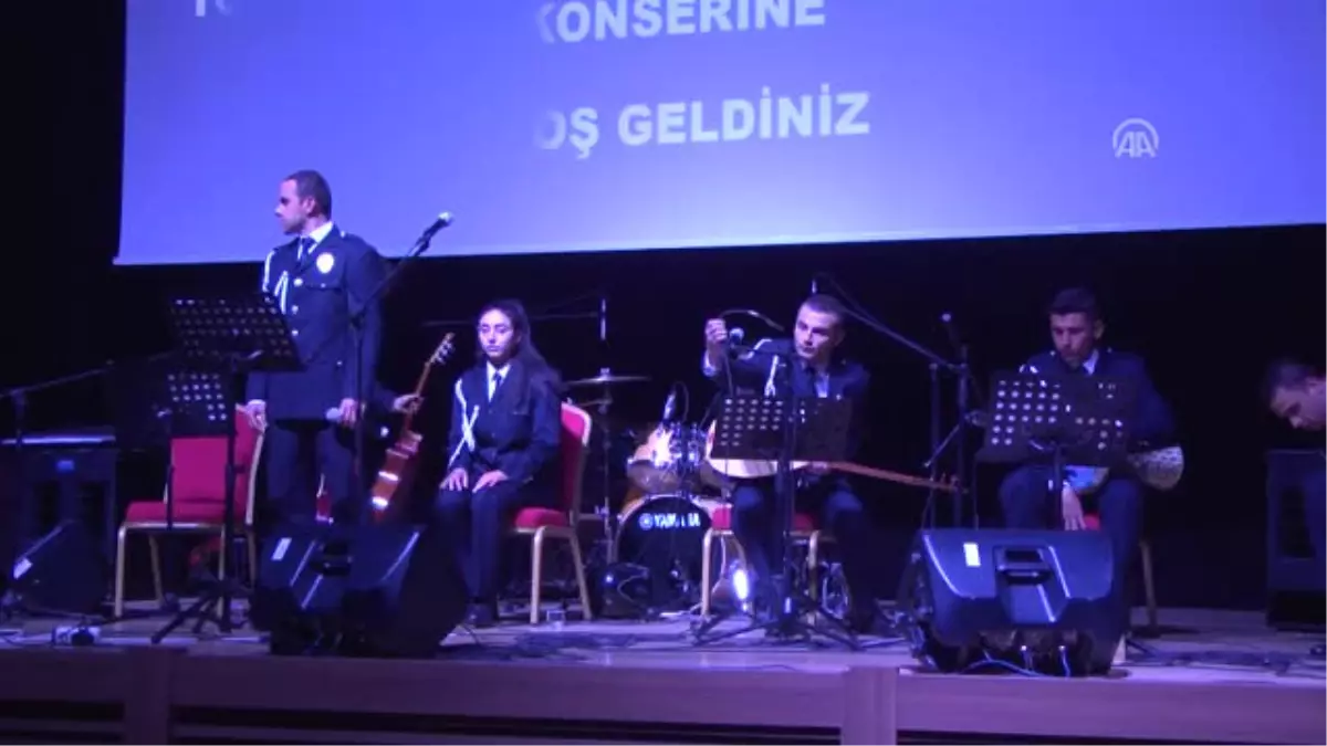 Polis Adayları Konser Verdi