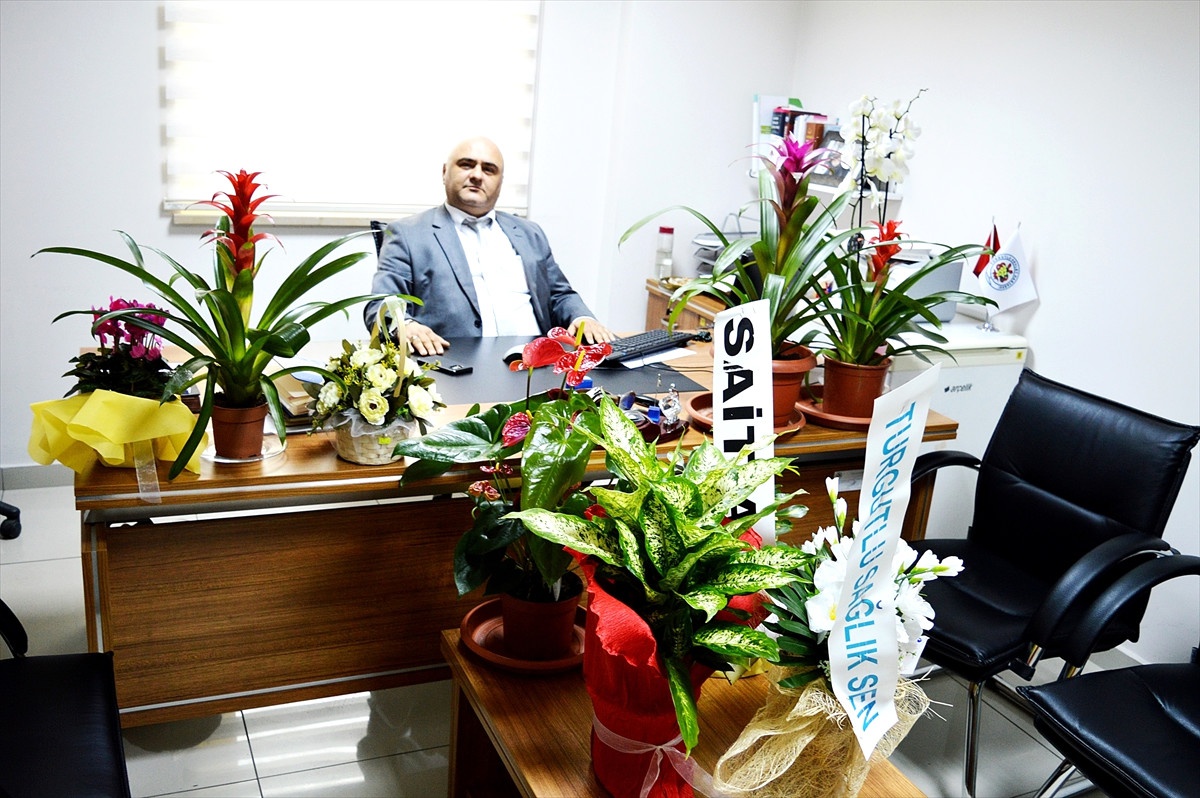 Tebrik Çiçeklerinin Gelirini Şehit Aileleri Derneğine Bağışladı