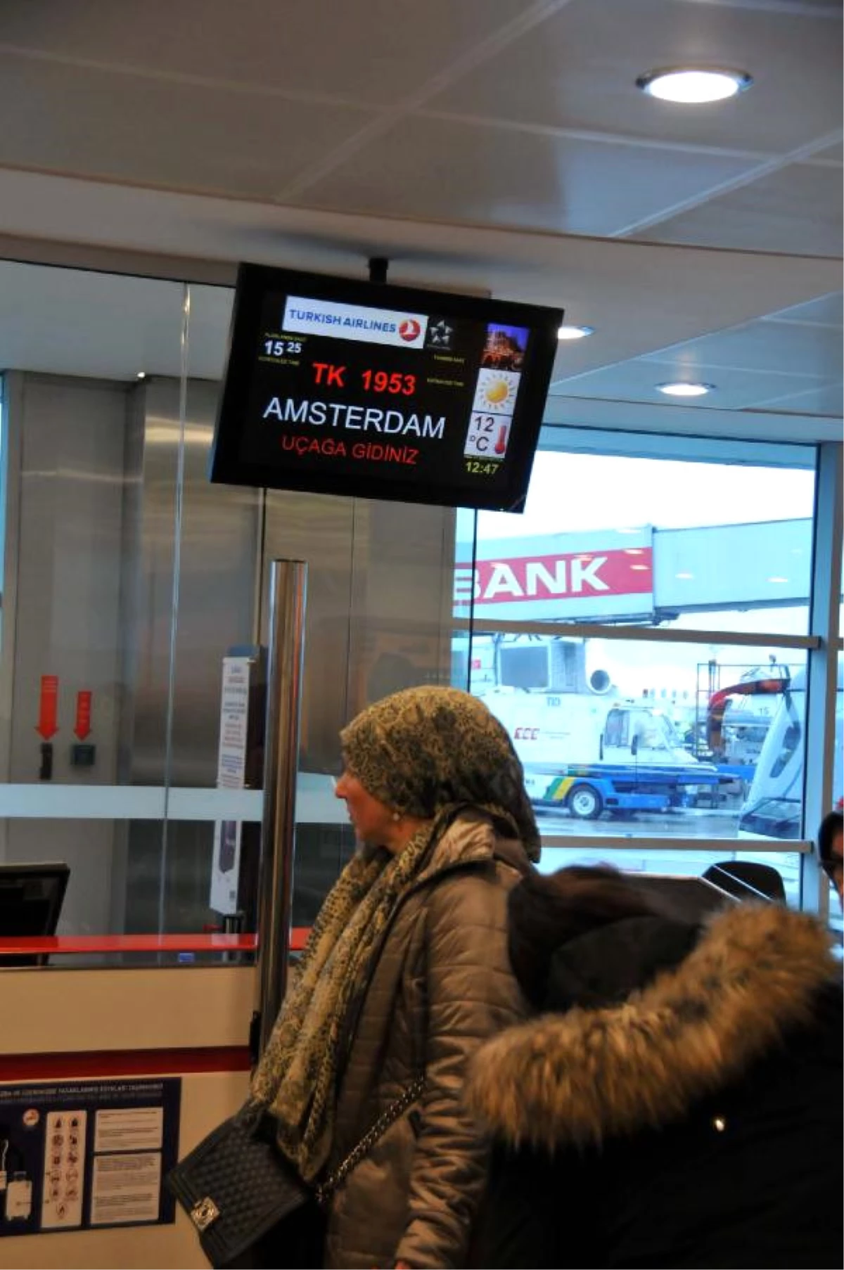 Amsterdam\'a Giden Türk Yolculardan Hollanda\'ya Tepki