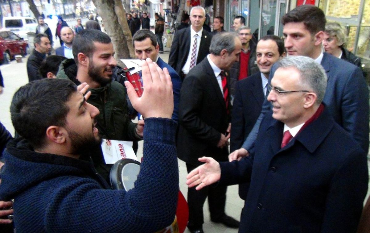 Bakan Ağbal\'a \'Evet\'li Şarkı Sürprizi