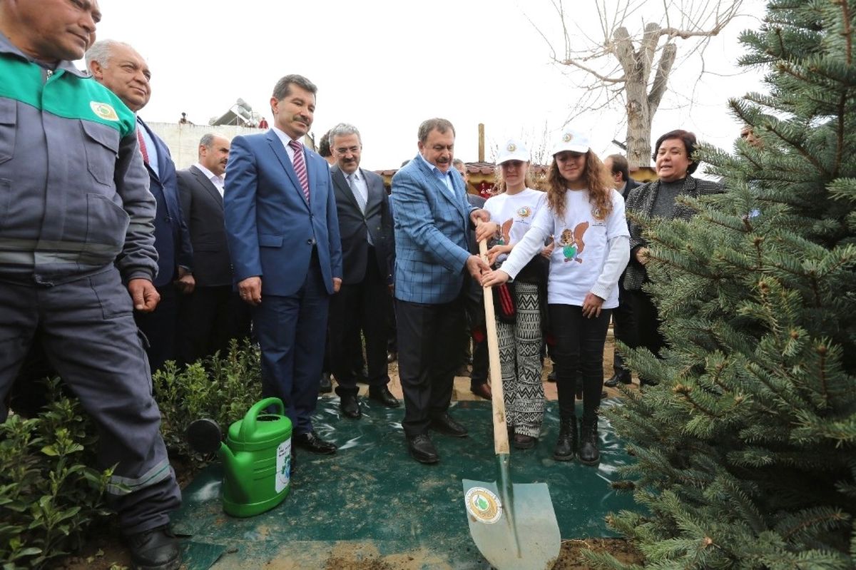 Bakan Eroğlu, Selçuk\'a Müjdeli Haberlerle Geldi