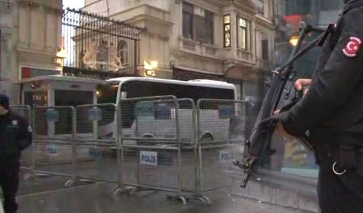 Başkonsolosluk Önünde Yoğun Önlem