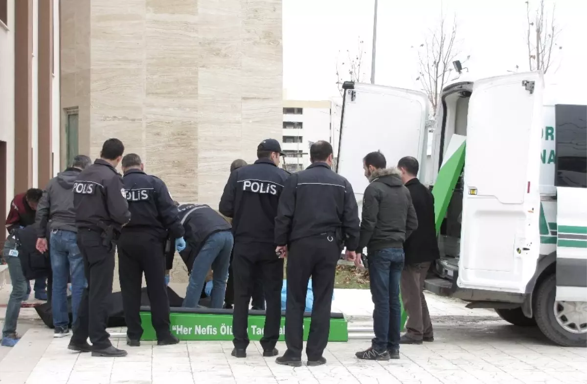 Cami Avlusunda Pompalı Tüfekle Cinayet İşlendi