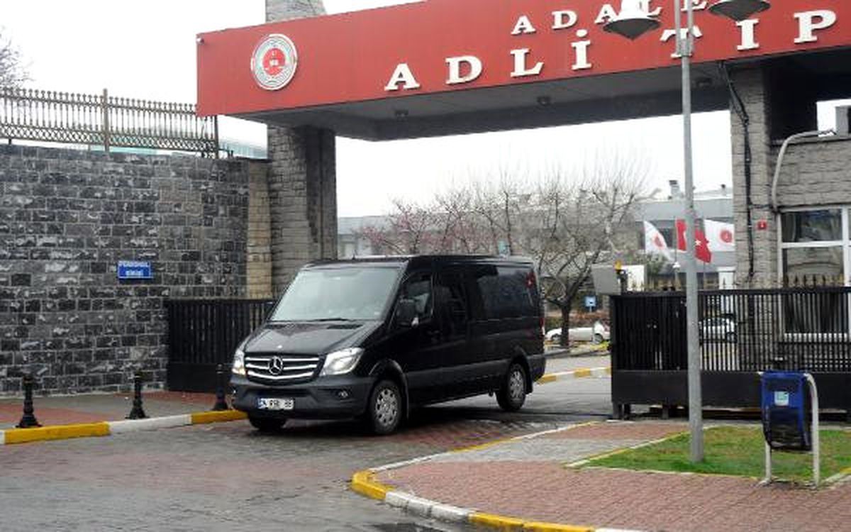 Düşen Helikopterde Hayatını Kaybedenlerin Yakınları Adli Tıp Kurmu\'nda