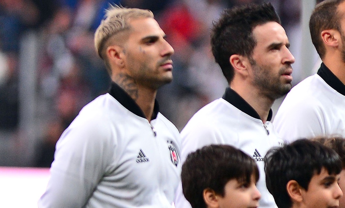Gökhan ve Quaresma\'nın Yokluğunda Beck ve Aboubakar 11\'de
