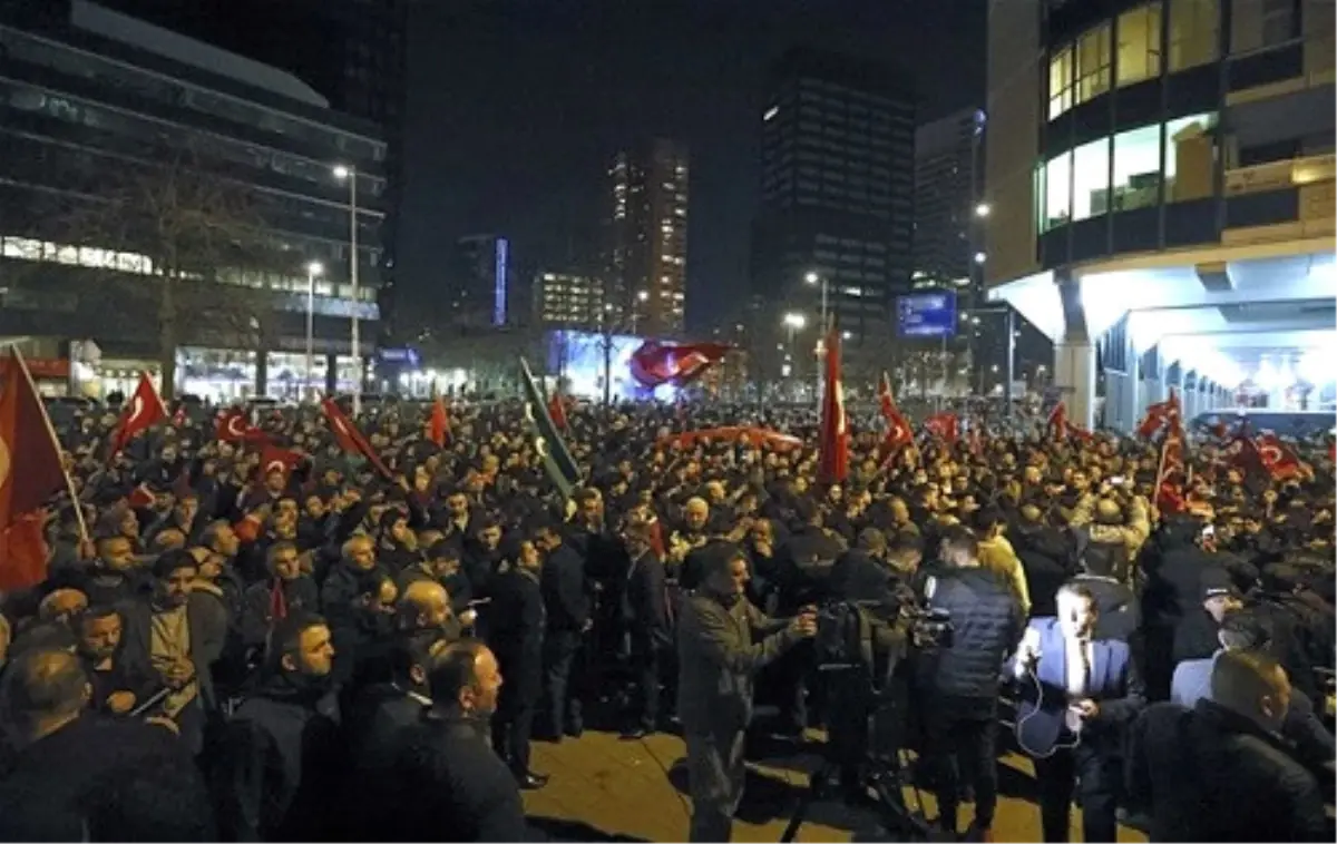 Hollanda Başkonsolosluğu Önünde Eylem (1)