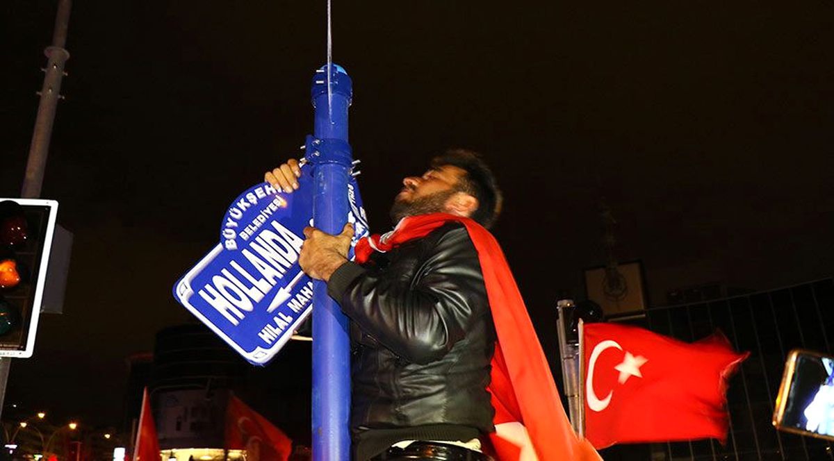 Hollanda Başkonsolosluğu Önünde Eylem (3)
