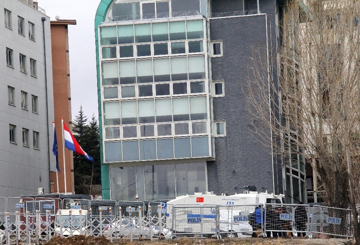 Hollanda Büyükelçiliği Önündeki Güvenlik En Üst Seviyede